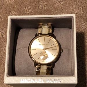 Never worn ladies Michael Kors watch